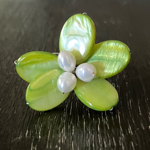 Flower Ring - Picture 1 of 4